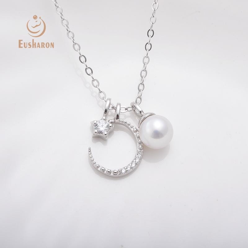 round freshwater pearl moon pendant